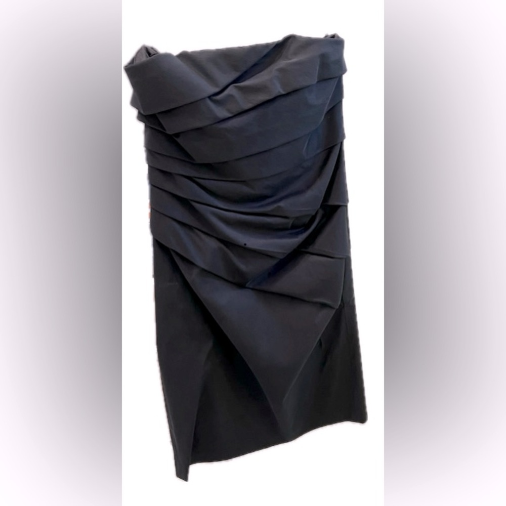 Size 6 White House Black Market black strapless cocktail dres